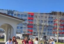 Surpriză emoționantă la Spitalul Județean Bistrița: copiii au adus zâmbete personalului medical